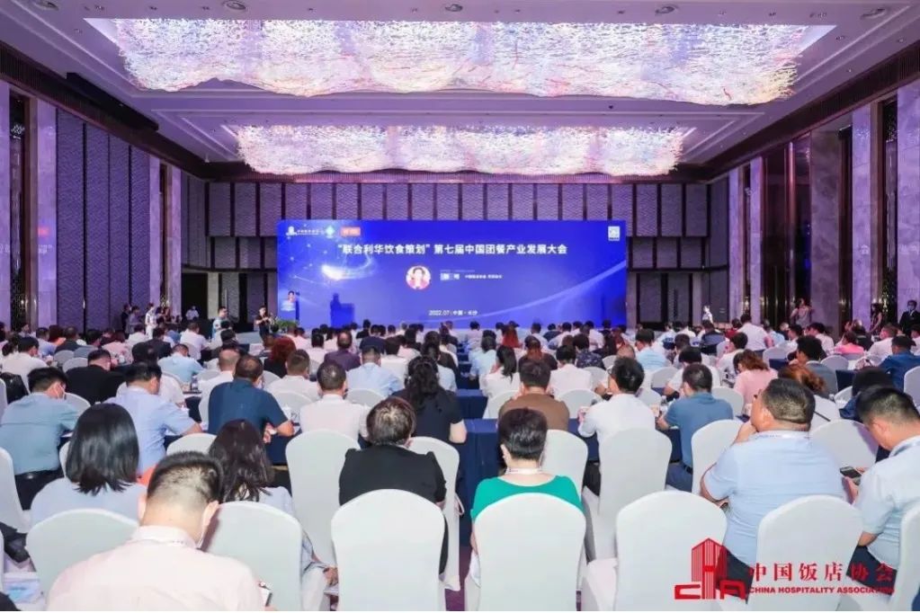 【協(xié)會動態(tài)】再獲全國前三甲！協(xié)會副會長單位——德保膳食斬獲“2021年度全國團餐TOP100”等榮譽稱號