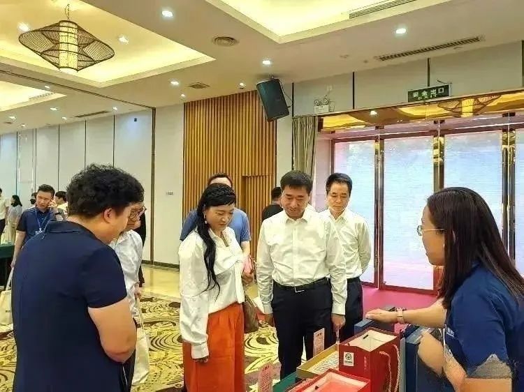 【協(xié)會動態(tài)】2023年“黃河口農(nóng)品”（深圳）推介會暨山東·東營現(xiàn)代農(nóng)業(yè)投資說明會在深圳成功舉辦，我會秘書長黃愛應(yīng)邀出席并致辭