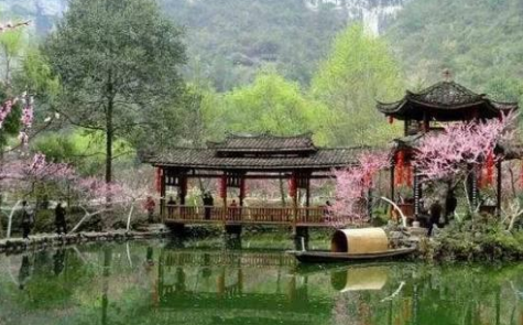 承德特色文化小鎮(zhèn)“花開四野”